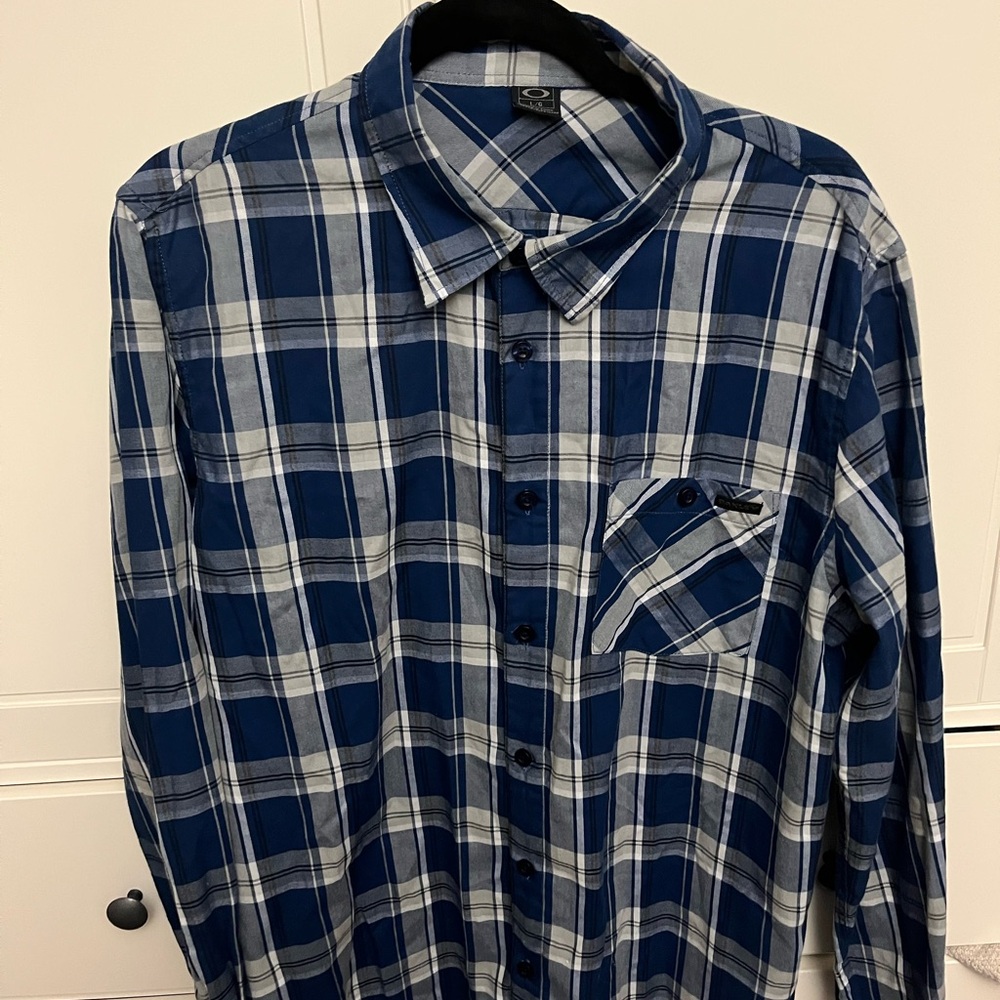 Oakley Blue and White Casual Button Down Shirt